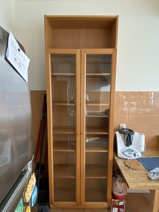 Estante billy com portas e arrumação extra