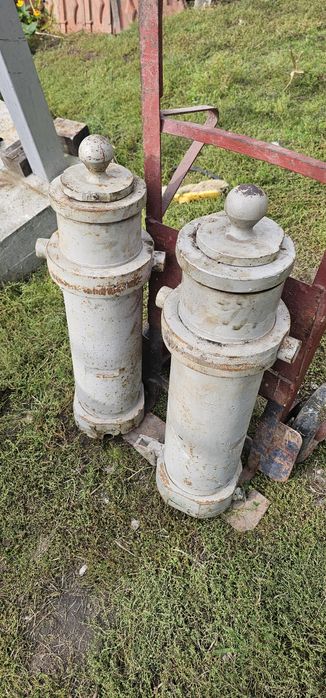 Siłowniki siłownikiem przyczepy wywrotki