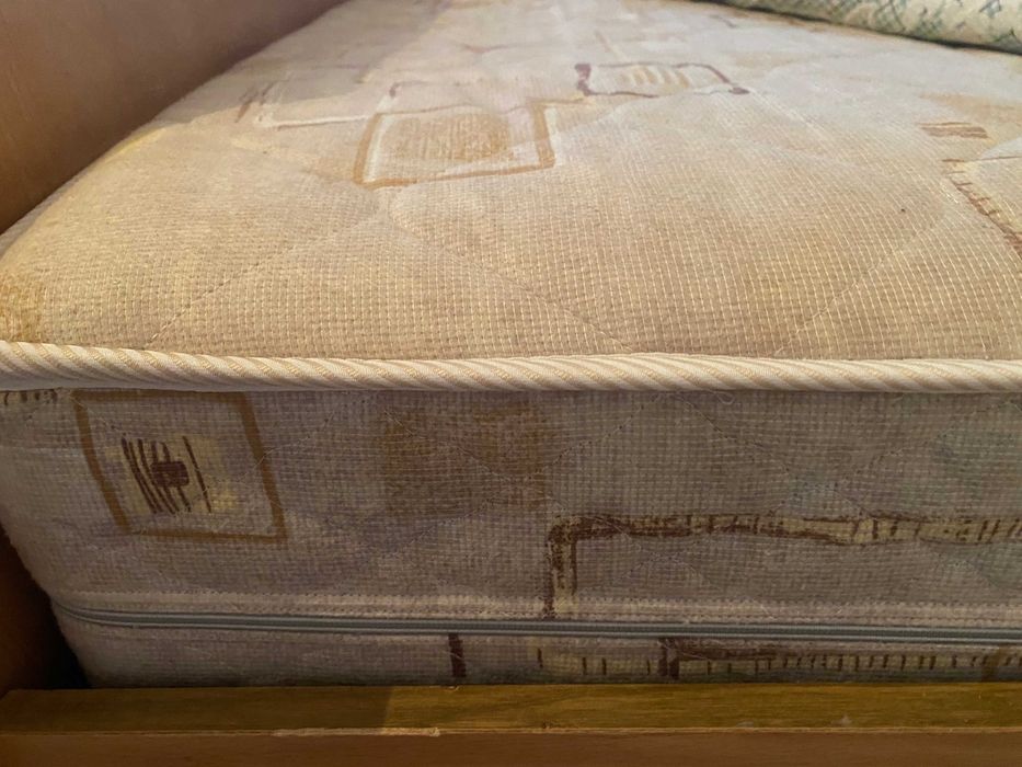 Ліжко двоспальне з матрацом