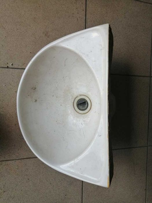 Umywalka łazienkowa porcelanowa 40x30. Możliwość dokupienia postumentu