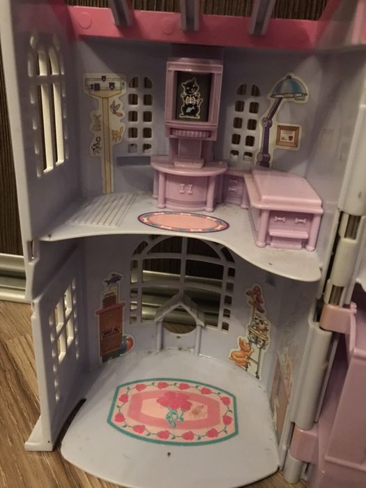 Domek Fisher price weterynarz hotel dla zwierząt plac zabaw zwierzęta