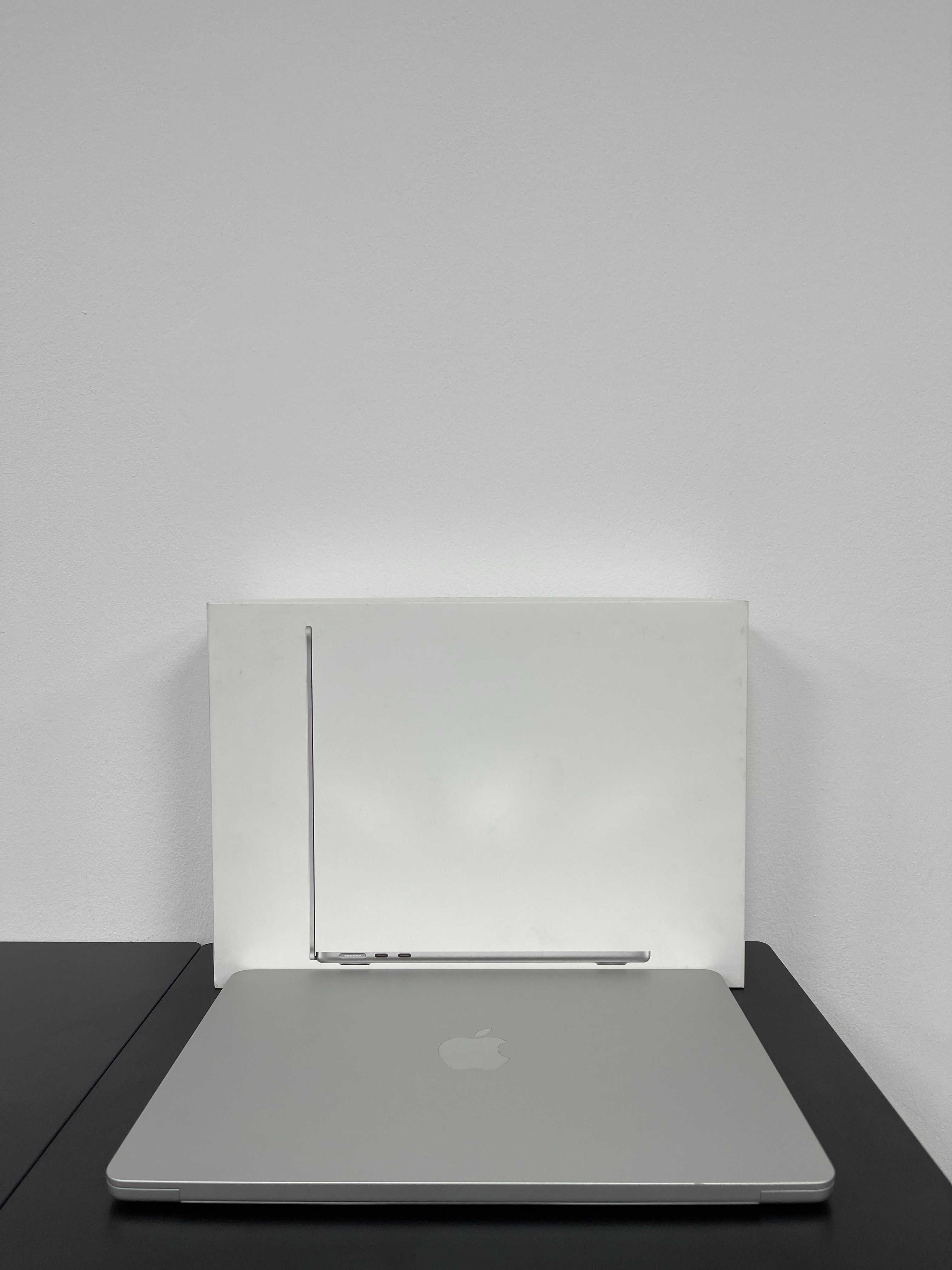 Macbook Air 2023 (M3/ 8gb/256 ssd )