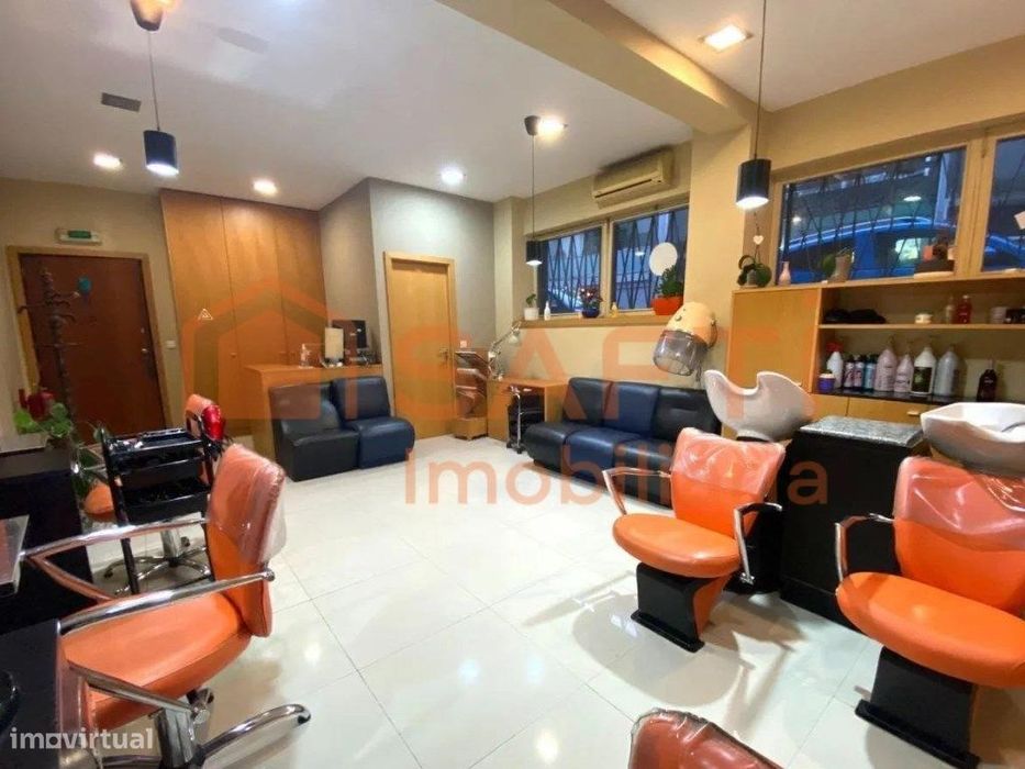 Espaço de Cabeleireiro á Venda.