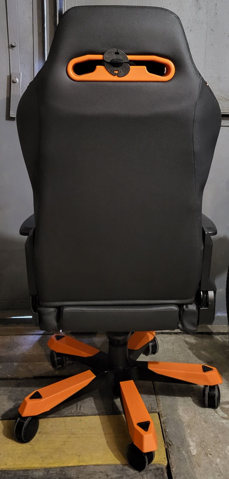 Игровое кресло DxRacer Iron