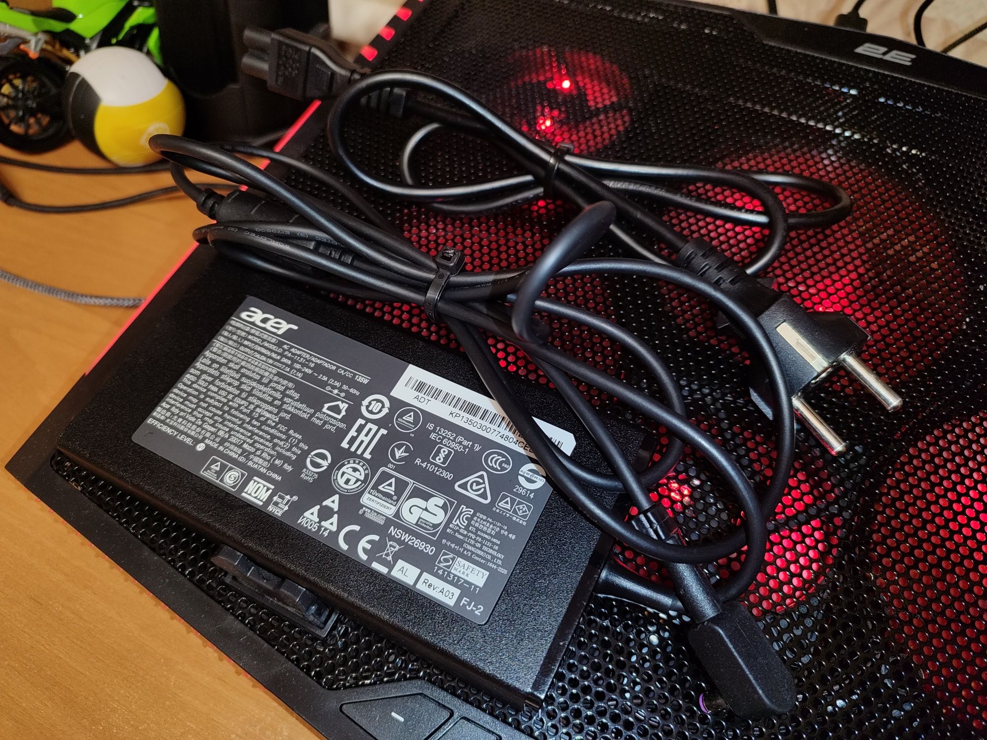Ноутбук Acer Nitro 5 з новою сумкою,  підставкою та SSD