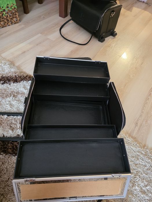 Kuferek na kosmetyki Nowy