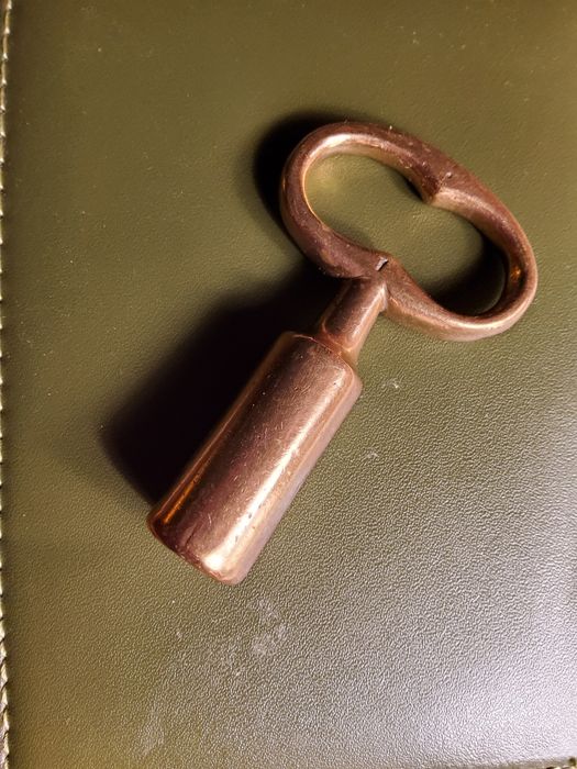 Klucz do zegara mosiężny.