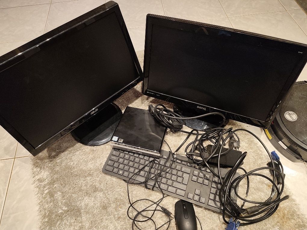 Hp prodesk + teclado + 2 monitores