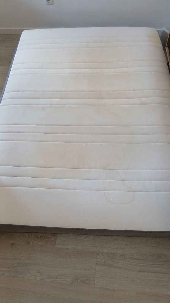 Cama de casal com estrado + colchão