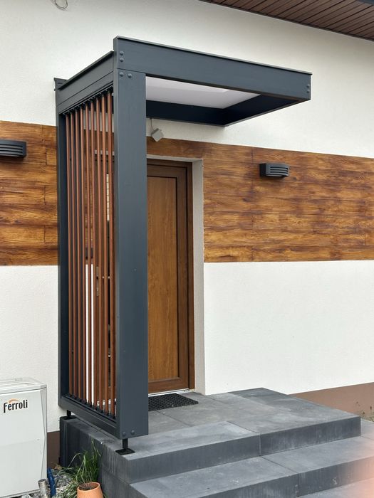 Daszek nad drzwi wejsciowe z lamelami z regulowanym prześwitem