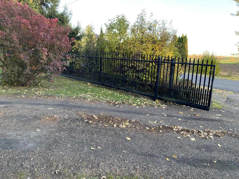 Zadbany dom  , duże budynki ,  2,34 ha ziemi wokół bud.