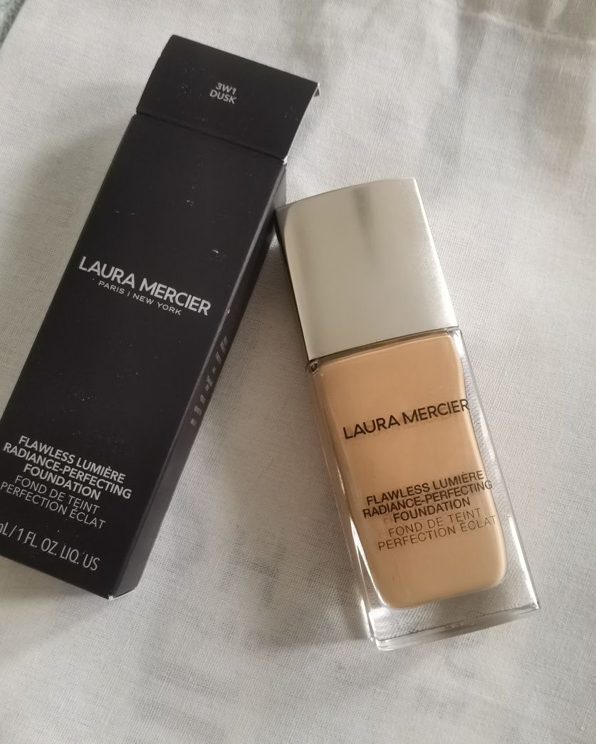 Laura Mercier Podkład rozświetlający Flawless