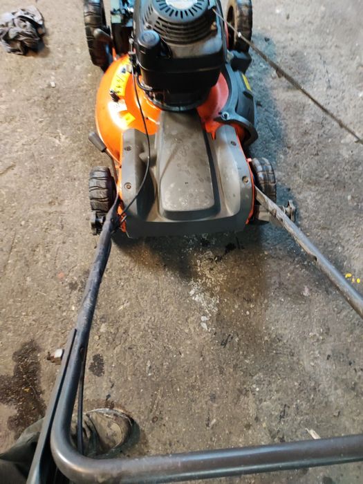 Kosiarka do trawy Husqvarna z napędem