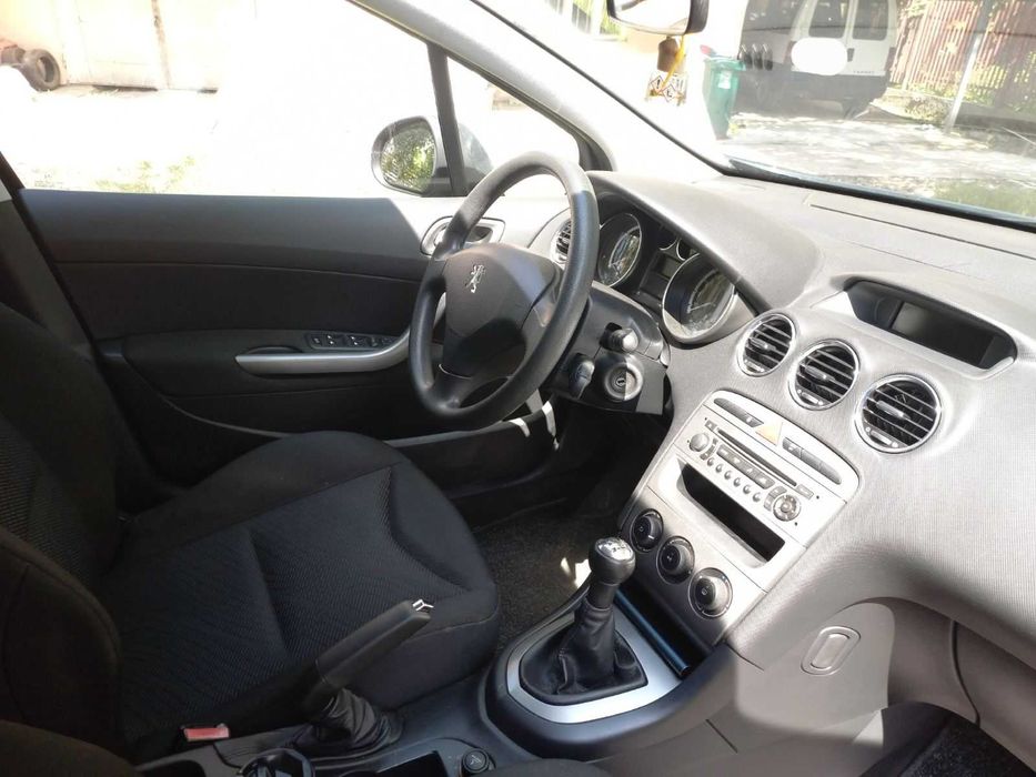 Автомобіль Peugeot 308 SW