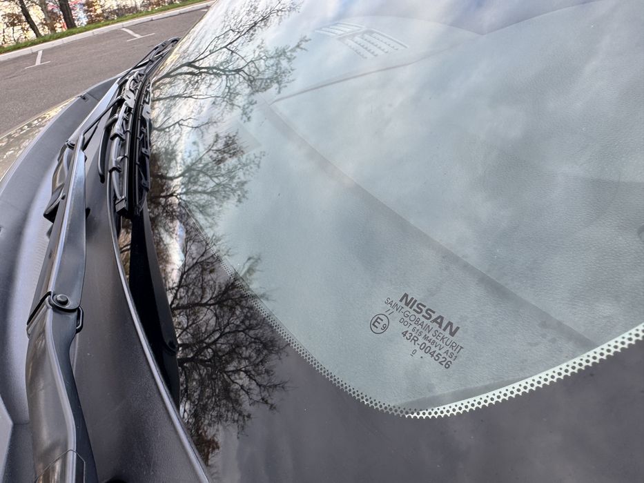 продам Nissan Tiida  2011 года 1.6 бензин