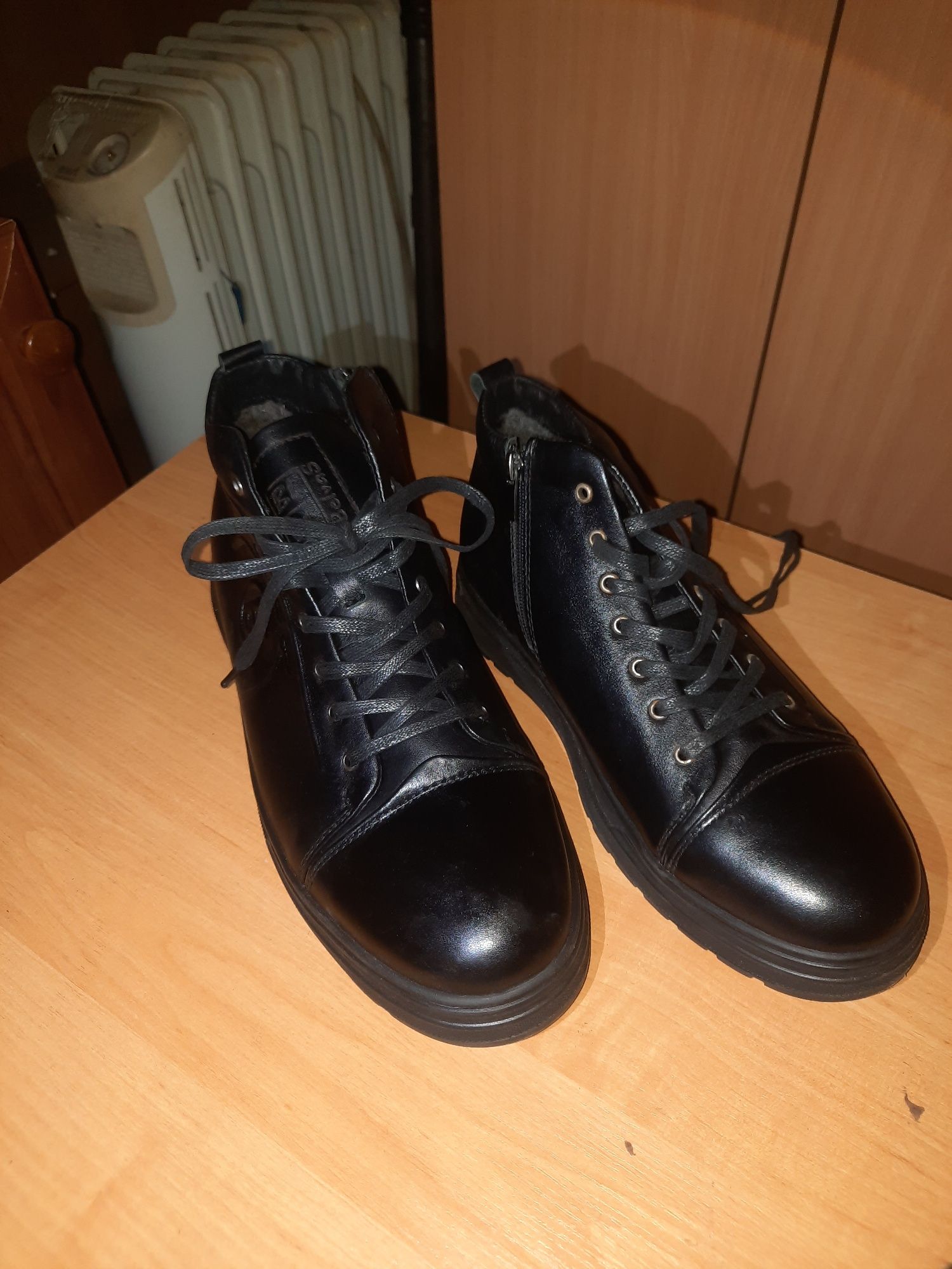 Продам кожаные ботинки зимние
