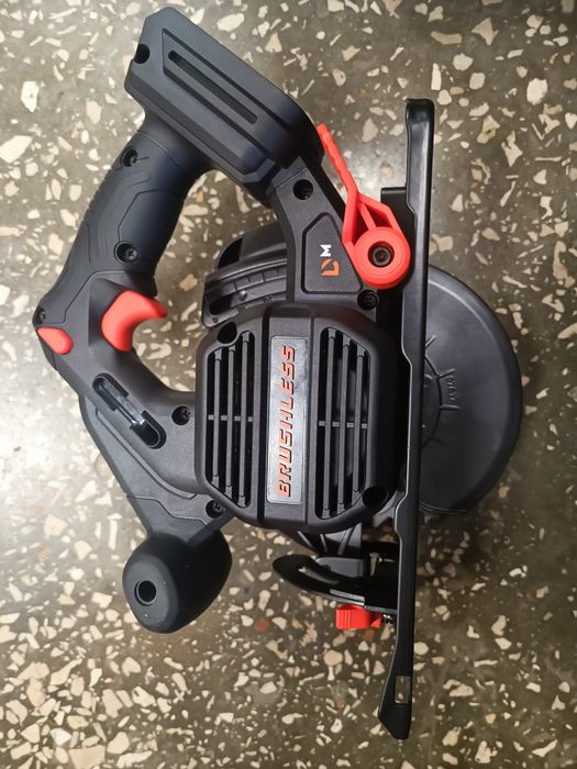 Акумуляторна циркулярна пила DSC-200BC Ultra