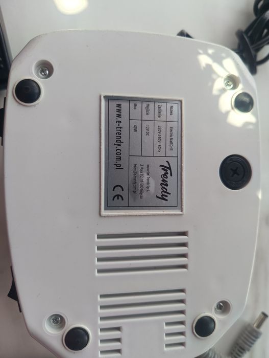 Frezarka do paznokci z akcesoriami