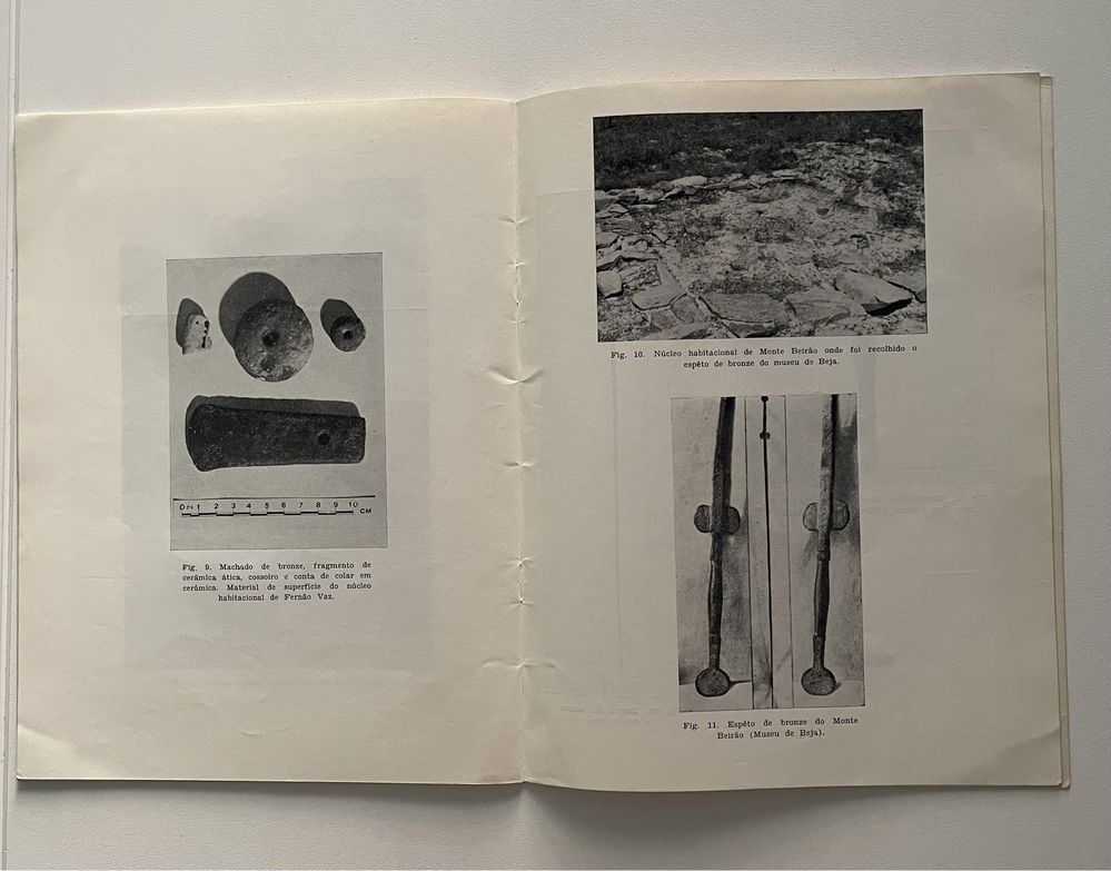 Livro antigo de arqueologia - Caetano de Mello Beirão - 1973