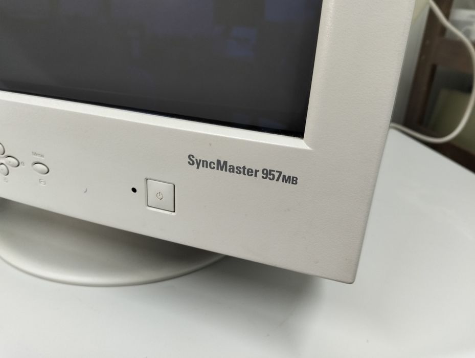 Monitor CRT syncmaster 957MB