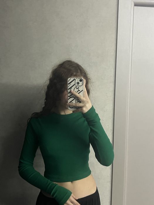 Кофта облягаюча зелена