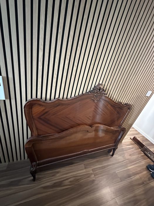 Cama antiga em madeira maciça 150*185