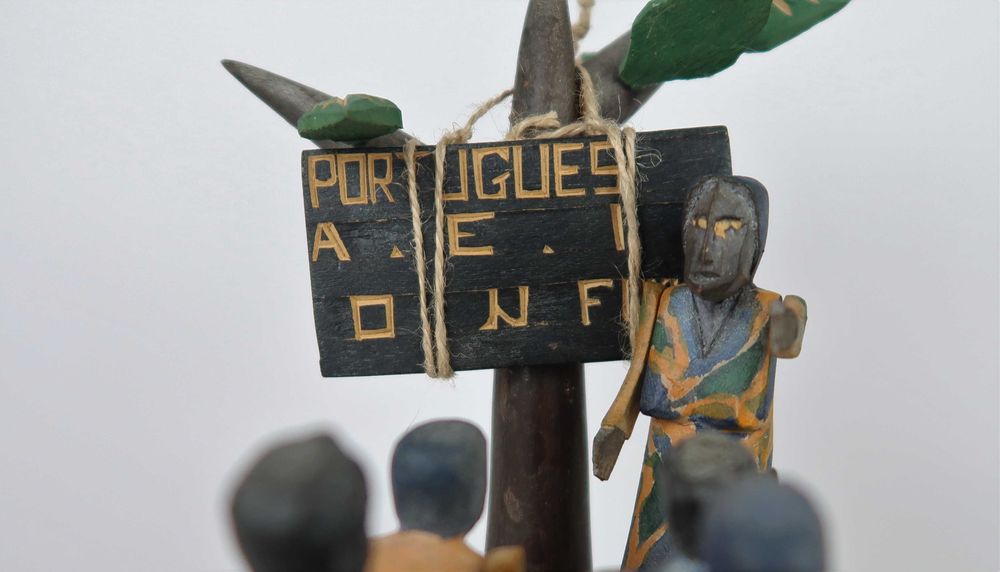Grupo Escultórico / Maquete madeira - Aula de Português - Ex-colónias