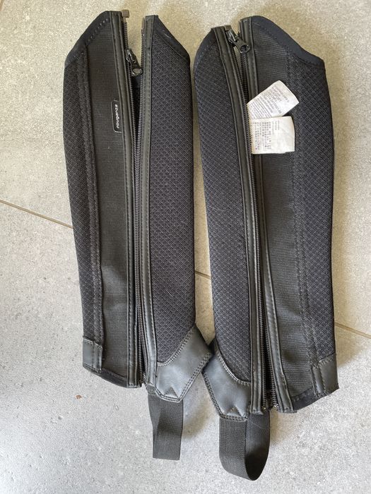 Fouganza czapsy r. 10 lat 32 cm