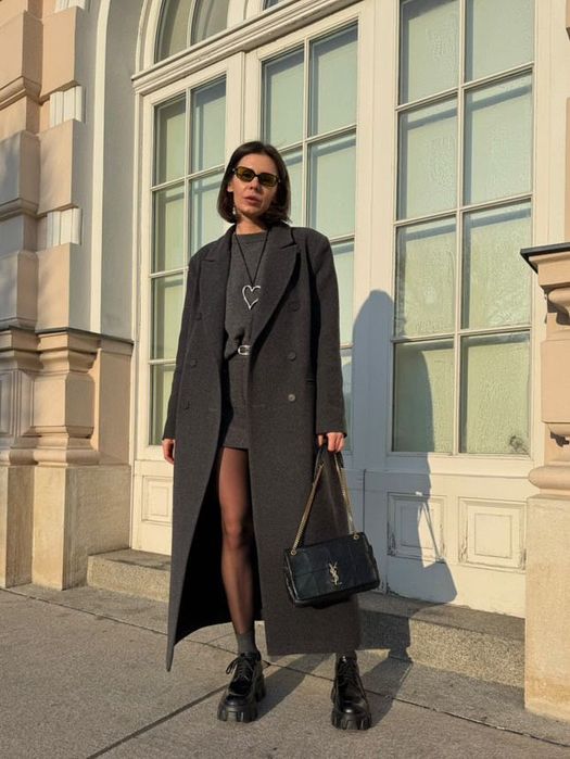 Пальто сіре, довге