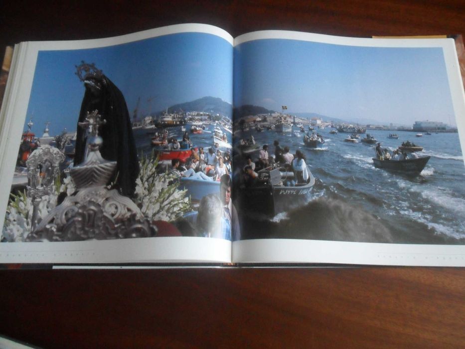 "Romaria d'Agonia - Viana do Castelo" de António Manuel Couto Viana