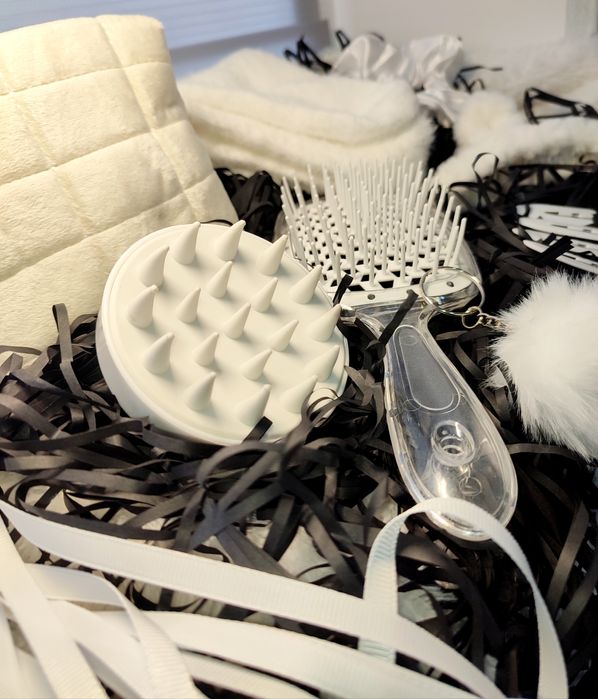 Пухнастий подарунковий боксик в білому кольорі, для дівчини!!!