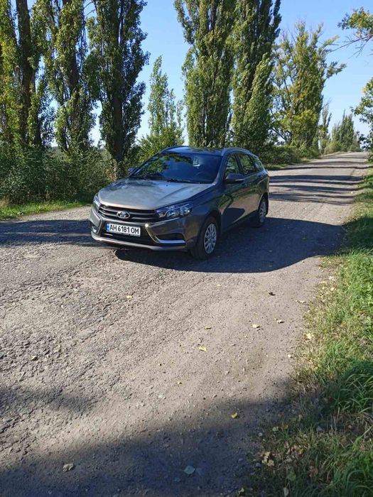 Продам Ладу Весту 21 року випуску .