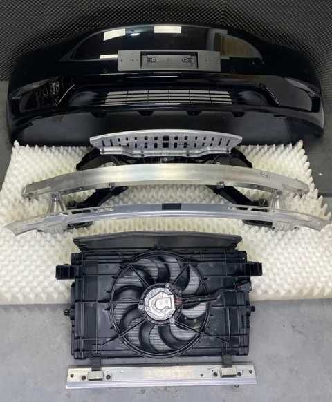 Tesla Model Y панель радіаторів підсилювач телевізор рест дорест