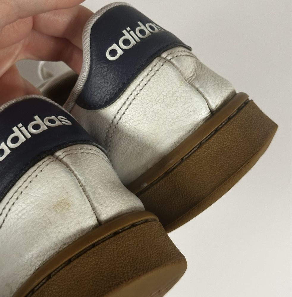 Adidas niskie białe sneakers skóra naturalna