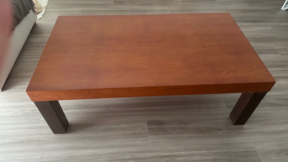 Vendo mesa de centro Disarte em cerejeira (tampo) e wangue (pés)