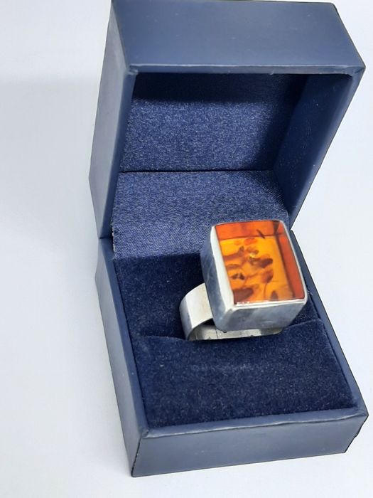 Pierścionek ze srebra, srebro 925 z bursztynem