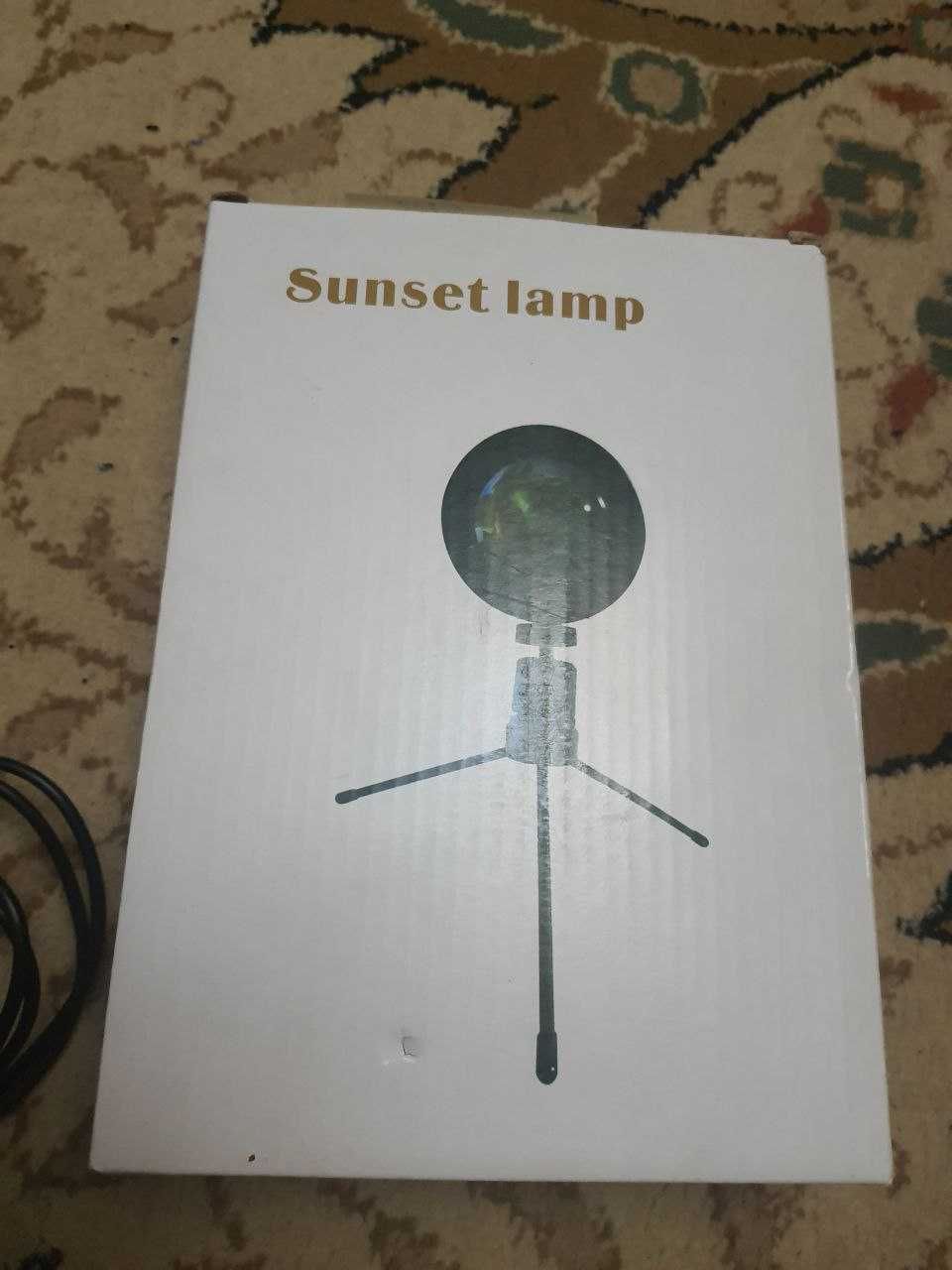 Проекційний світильник з ефектом заходу сонця та світанку Sunset Lamp