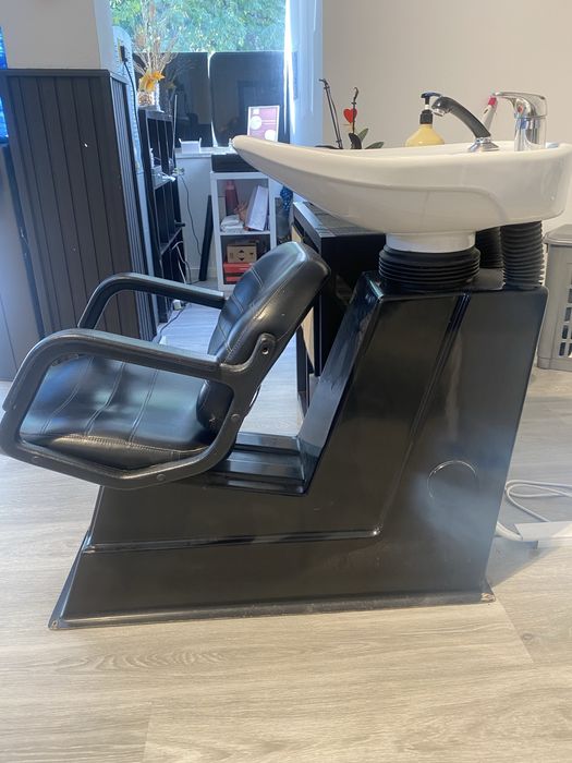 Rampa de lavagem de cabeleiro e cadeira de barbeiro