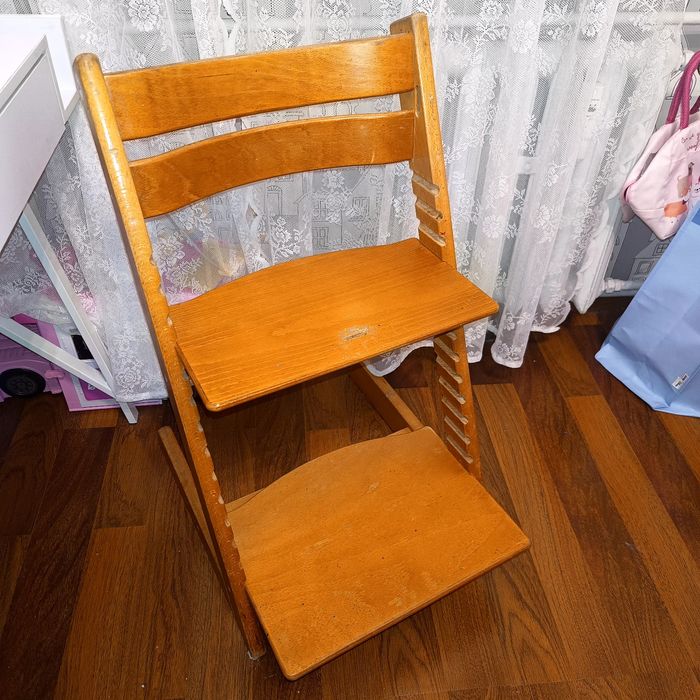 Biurko w stylu skandynawskim z krzesłem Stokke Tripp Trapp
