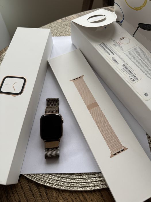 Apple Watch Series 4 44mm Gold Stainless