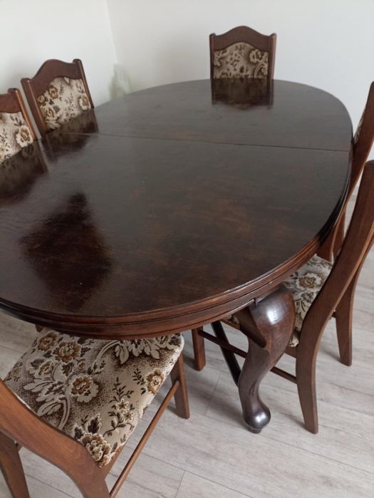 Meble dębowe pięknie zdobione