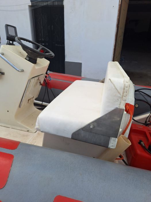 Barco Bombard 4,40m + Motor Novo 20cv + Atrelado – 5.500 €