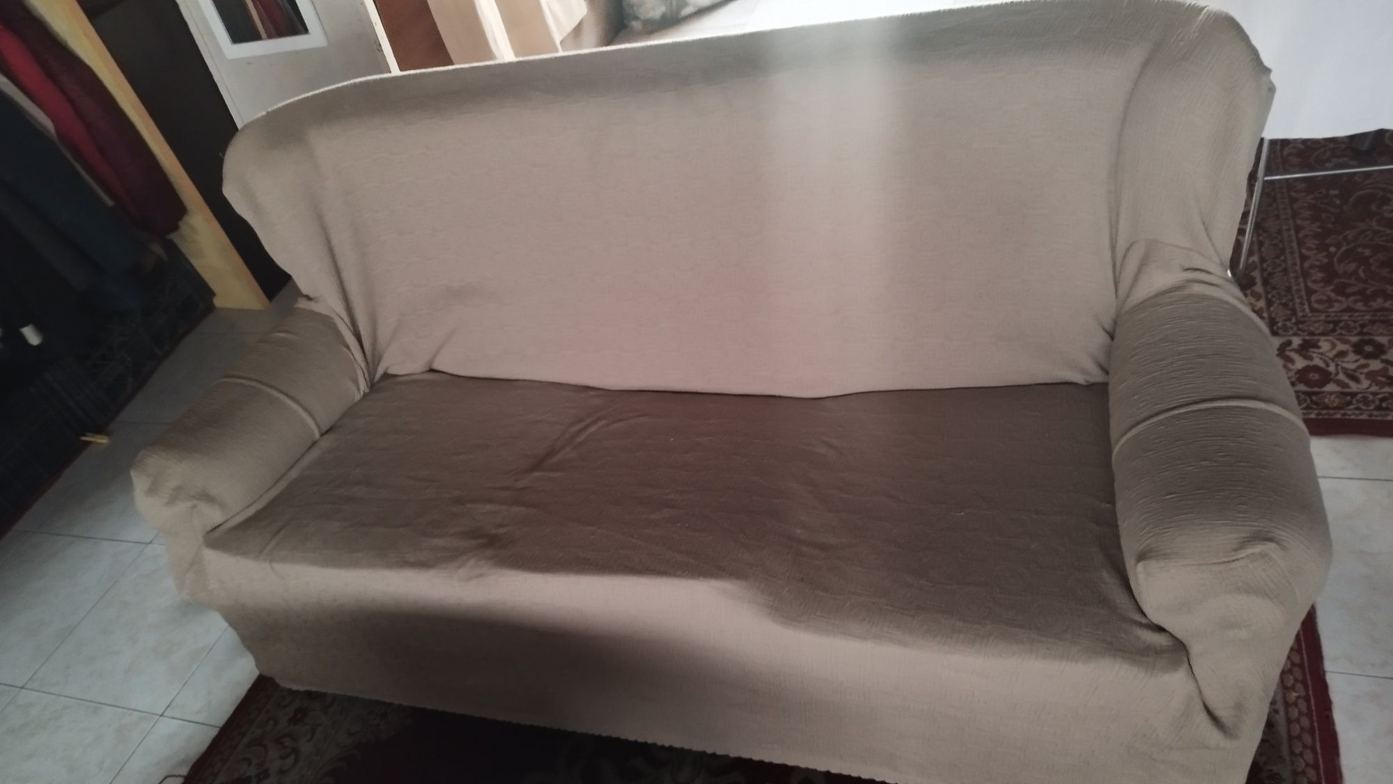 Sofá-cama, com colchão, 2 poltronas e capas