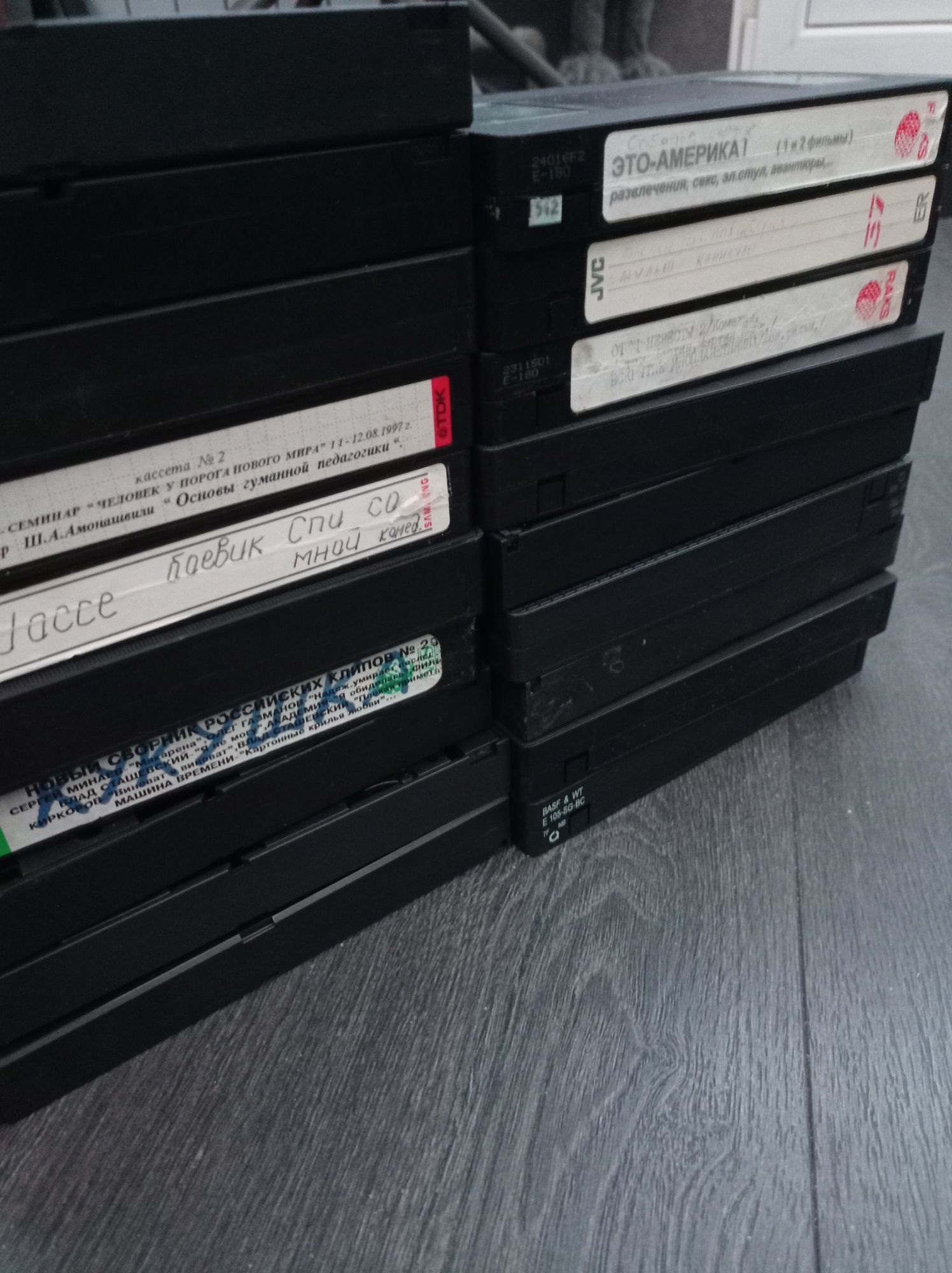 VHS кассети безкоштовно