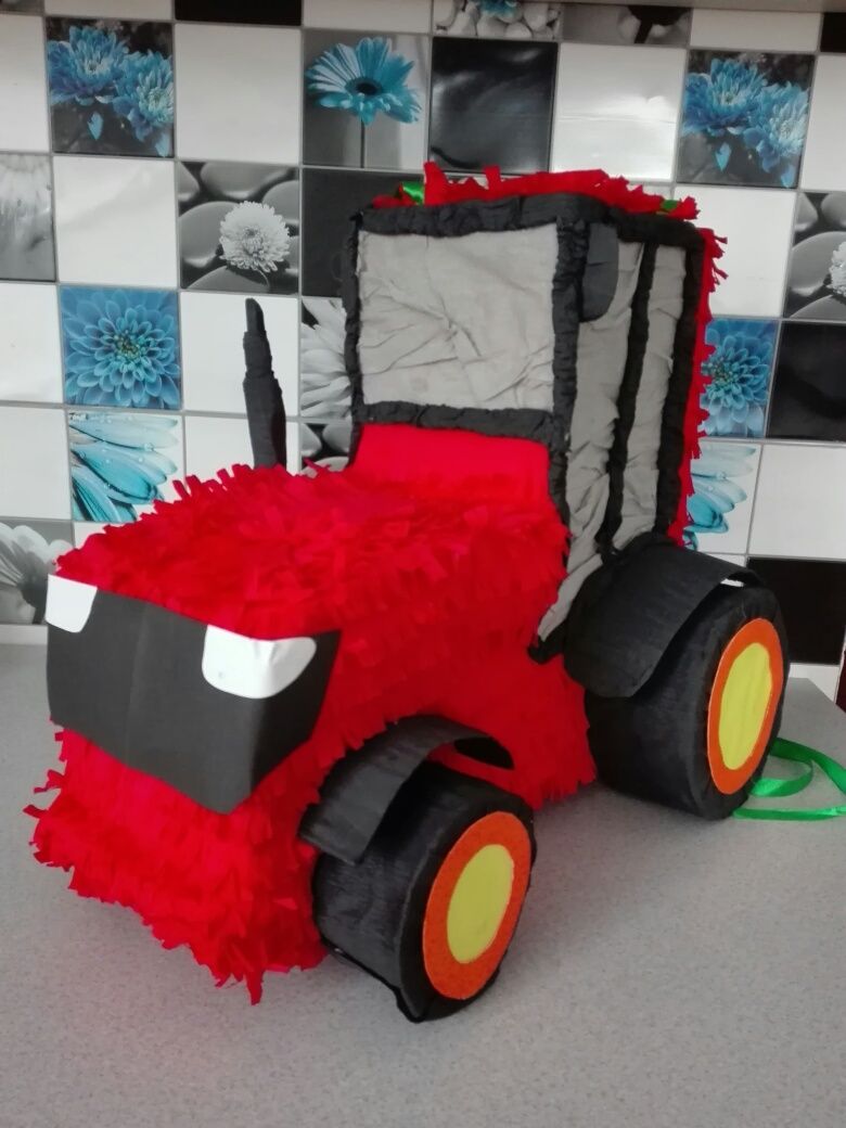 Traktor piniata urodziny