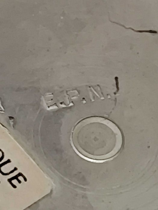 Antigo bule de chá de metal feito na india com marca E.P.N.