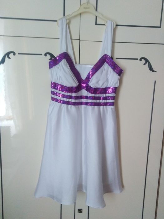 Платье на девушку.