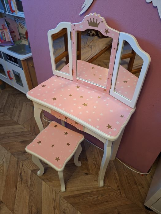 Różowo biała toaletka dla dziewczynki