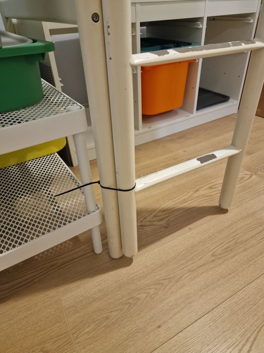 Łóżko metalowe na antresoli