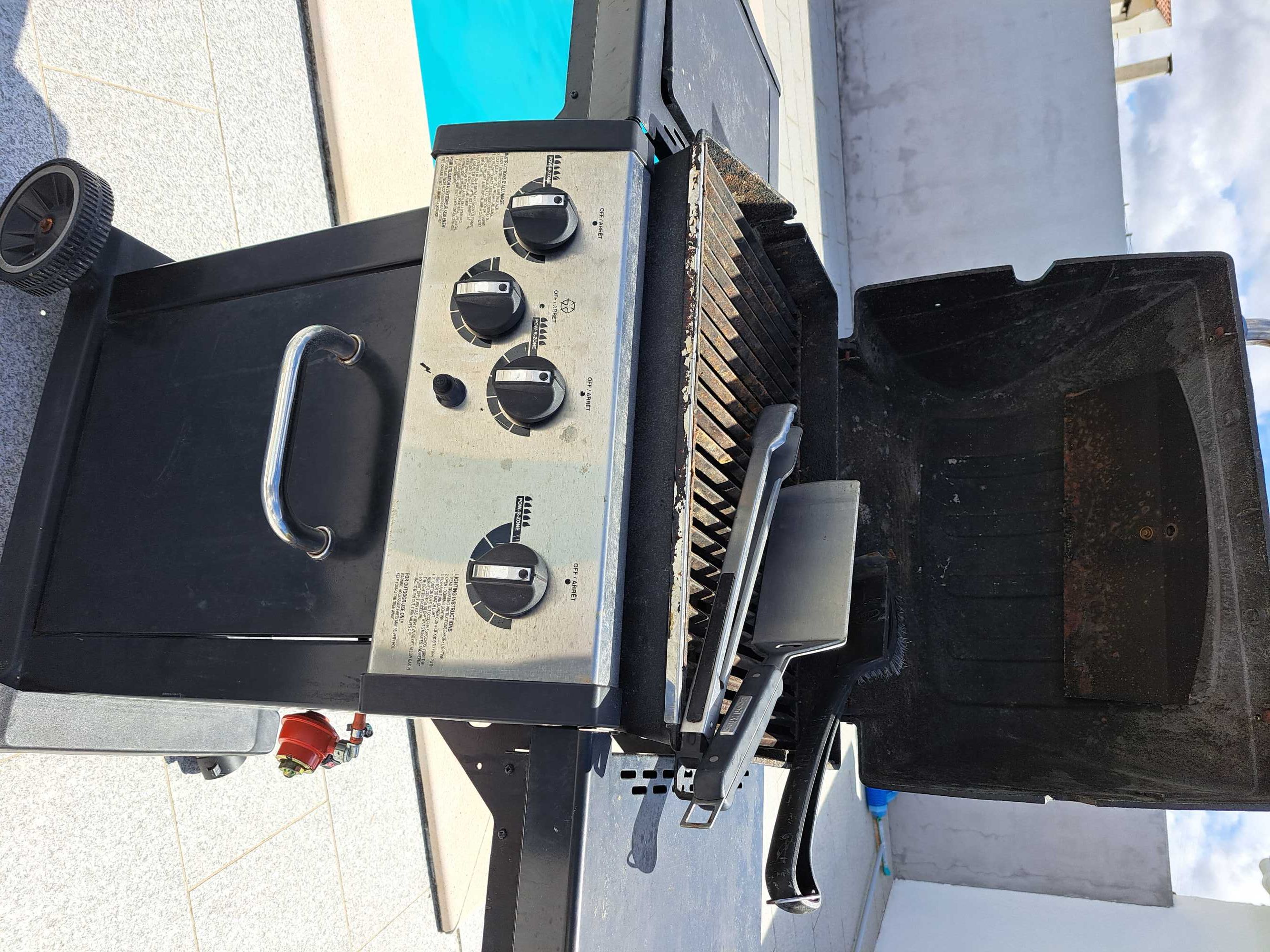 BBQ Barbecue a gás, marca BROIL KING, usado